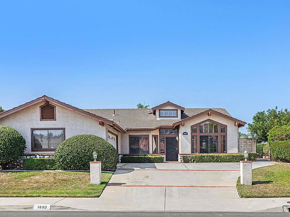 3rd image of 1693 W Country Club Ln W