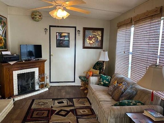 4th image of 1042 Cosmos Dr