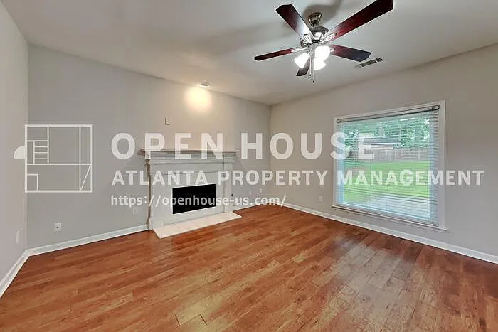 1240 Cedar Brook Dr NE — Photo 4