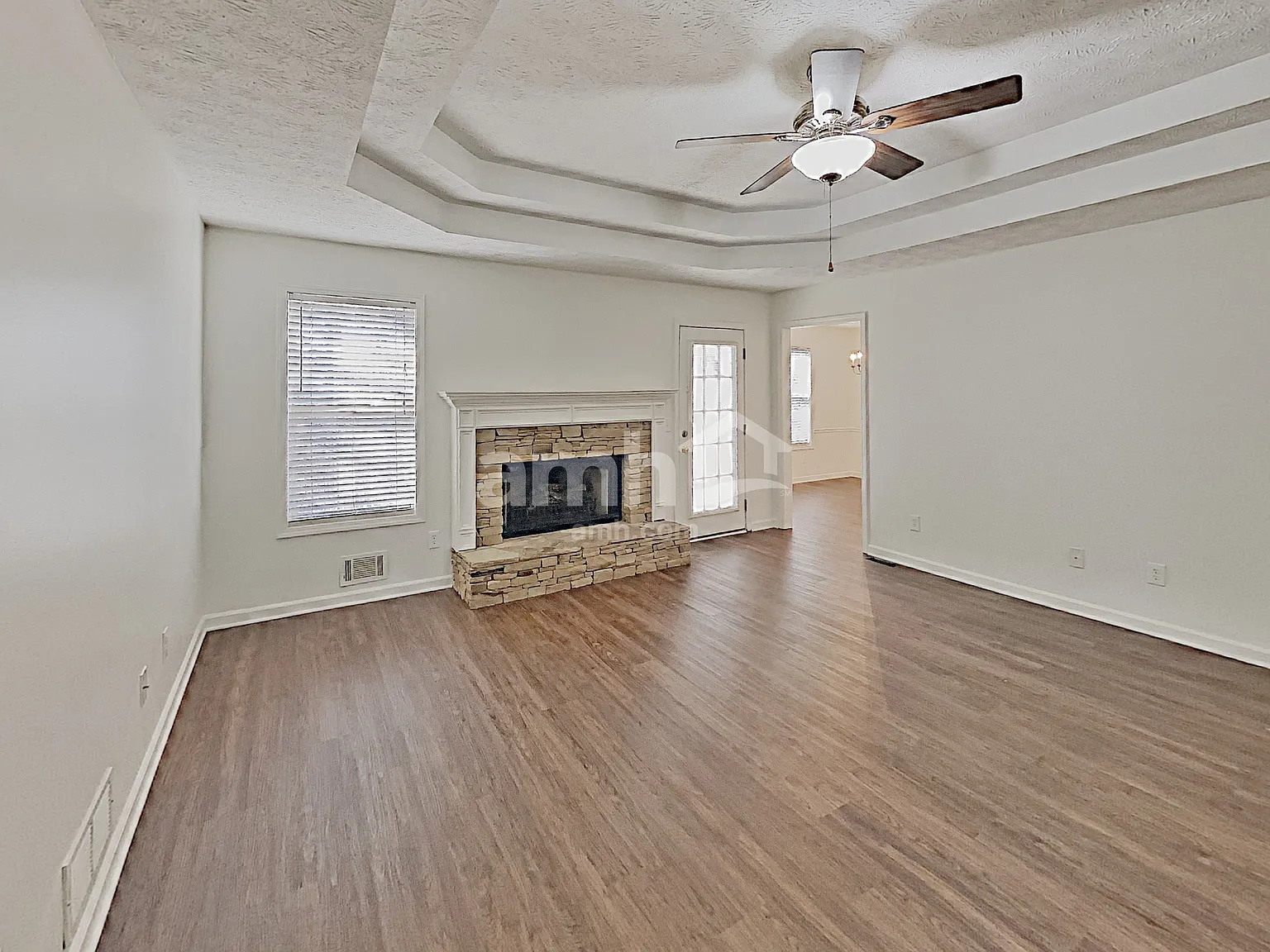 4 bed, 3.0 bath, 1806 sqft, $2,355 — Photo 4