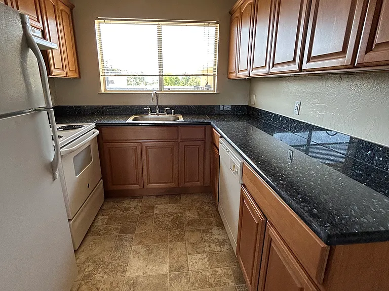 Quail Hill Apartments — Photo 32