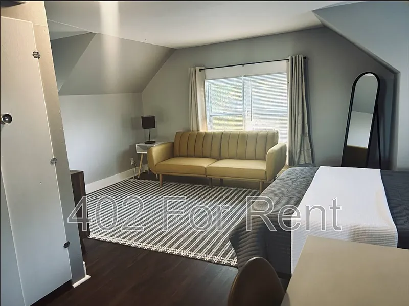 Studio, 1.0 bath, 560 sqft, $900 — Photo 2