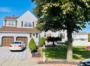 7 Matthew Ct, Edison, NJ 08820