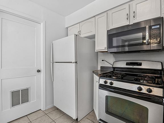 3rd image of 4521 Provincetown Dr