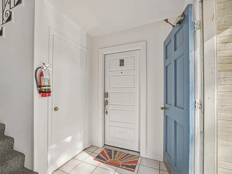 5332 Balcones Dr #B — Photo 3