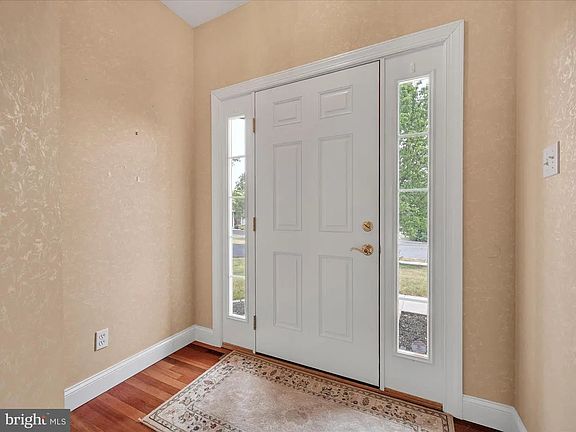 3rd image of 106 Wisteria Ct