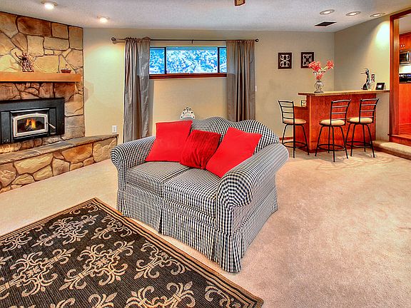 Great room w/wood stove