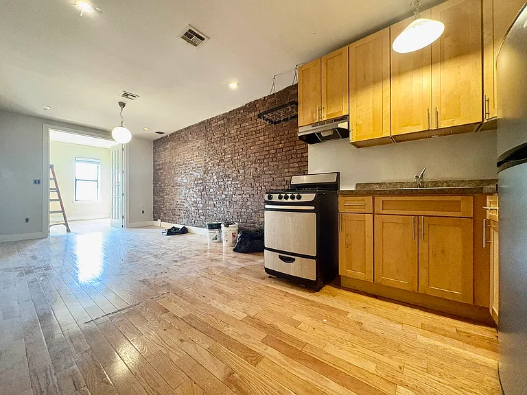 673 Classon Ave #4L — Photo 1