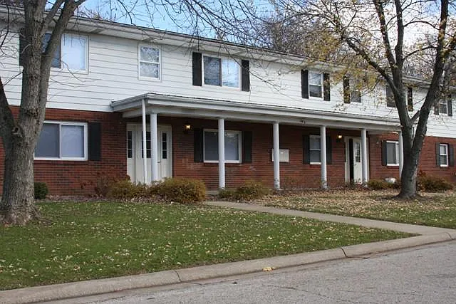 2 bed, $920 — Photo 1