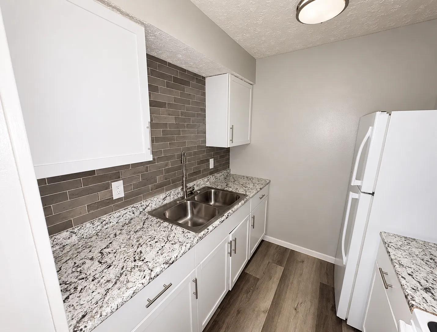 4911 Ash Street - 4 — Photo 2