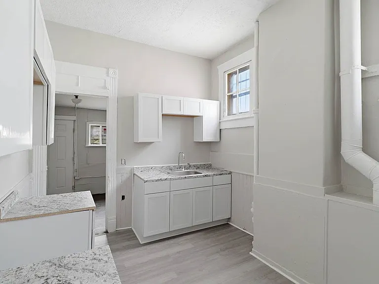 2324 Magazine St — Photo 18
