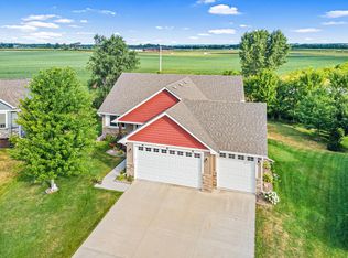 914 Prestwick Dr, Belle Plaine, MN 56011