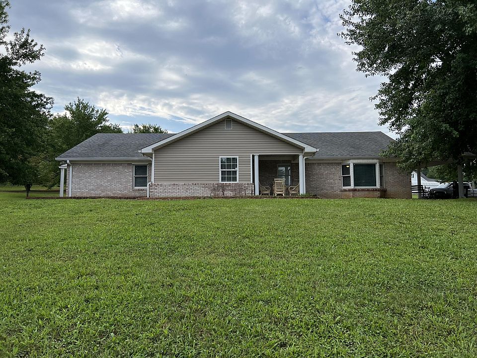 1st image of 33 Country Hill Dr