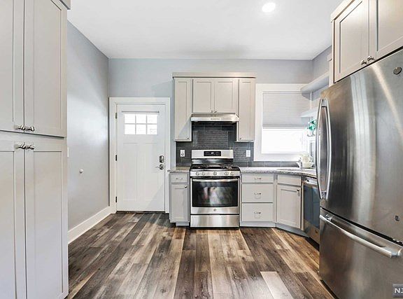3rd image of 41 The Cres Floor 2