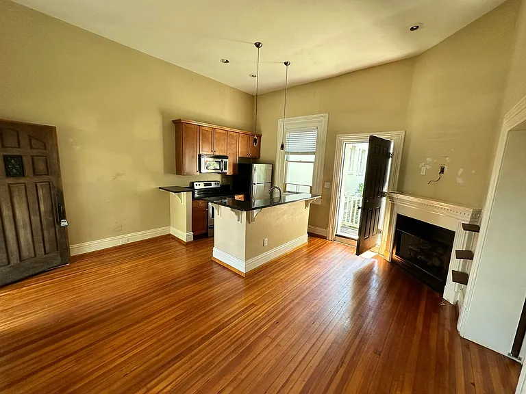 1101 W Grace St #2 — Photo 4