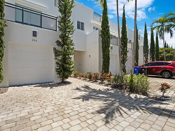 2nd image of 834 NE 19th Avenue #834