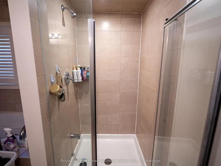 1528 Chretien St — Photo 26