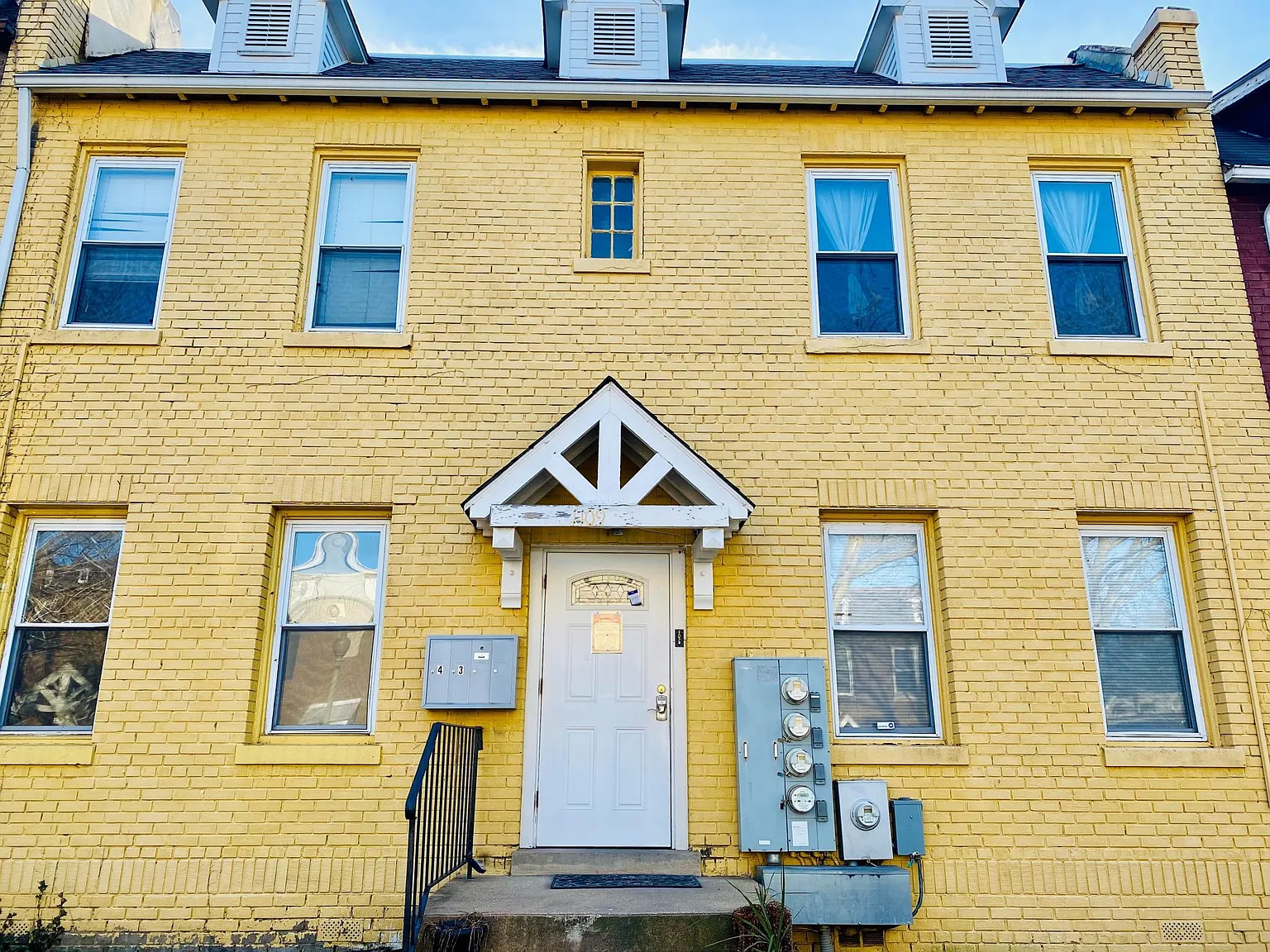 1109 Queen St NE photo 1