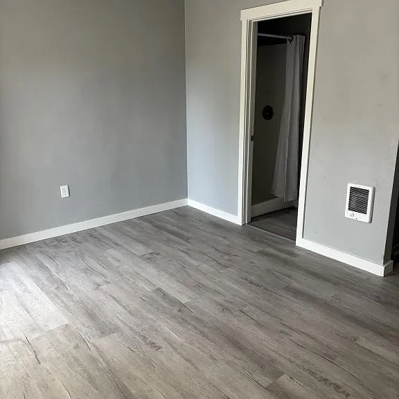 1101 Century Dr NE — Photo 1