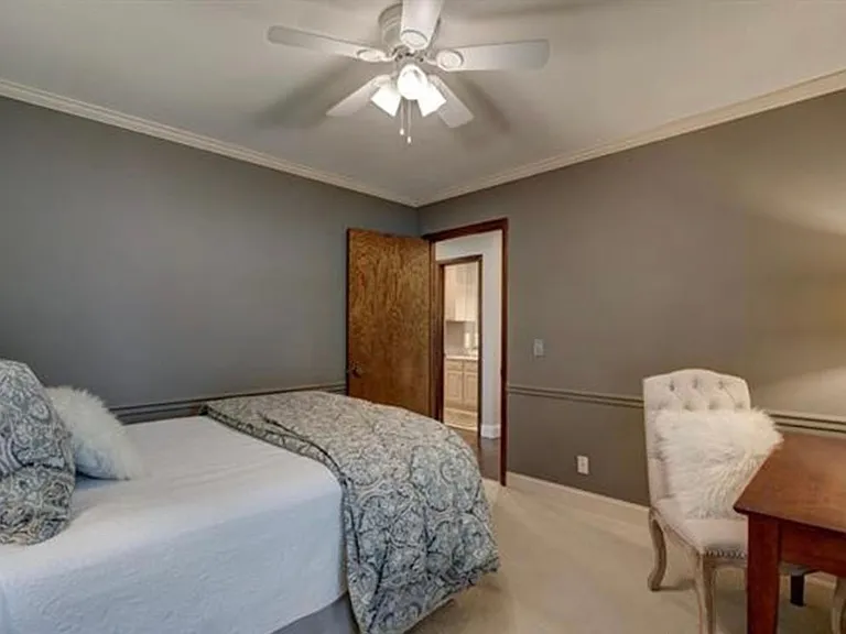 10641 S Sandusky Ave — Photo 25