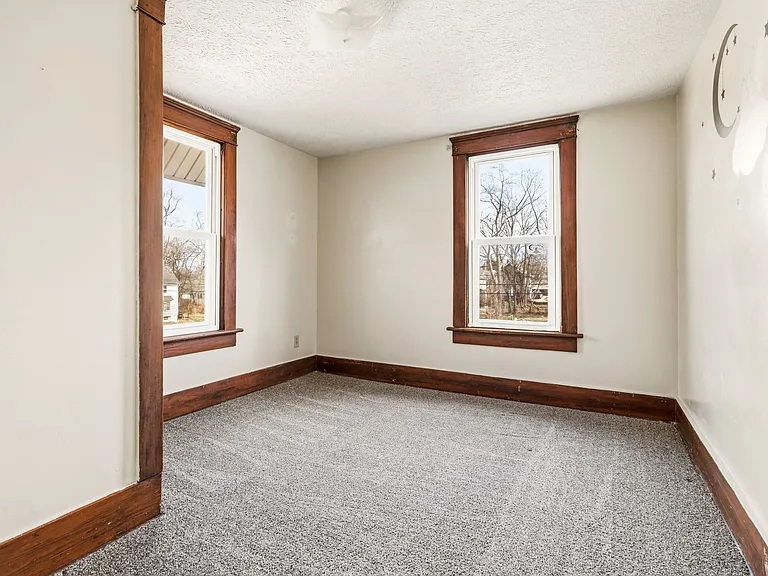 488 Alexander St — Photo 11