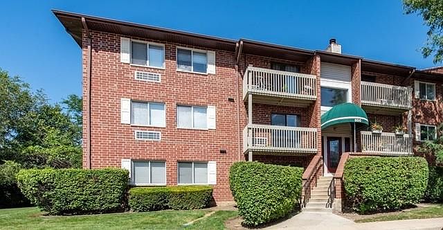 1st image of 800 N Lakeside Dr APT 2C