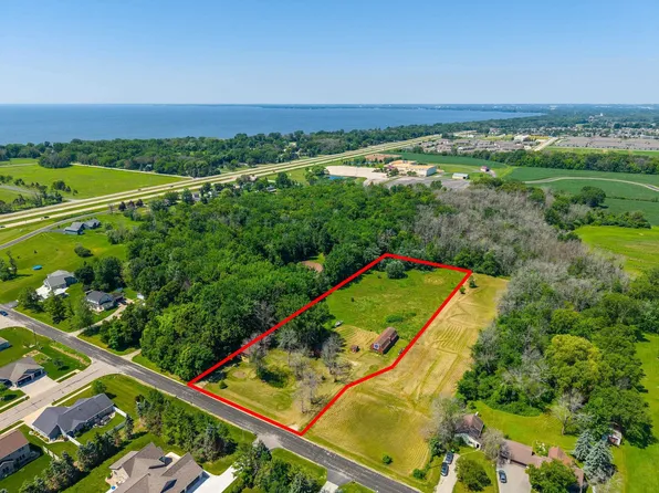 N8801 S Coop Rd, Menasha, WI 54952