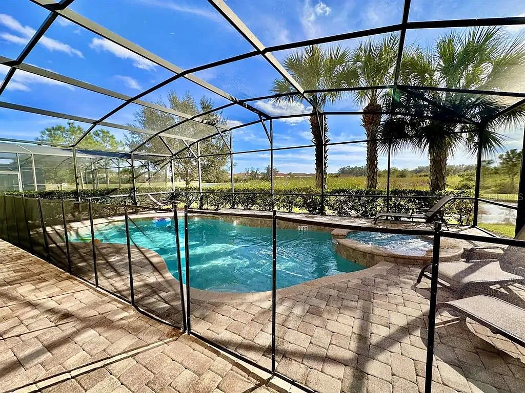 6 bed, 5.0 bath, 3629 sqft, $4,000 — Photo 2