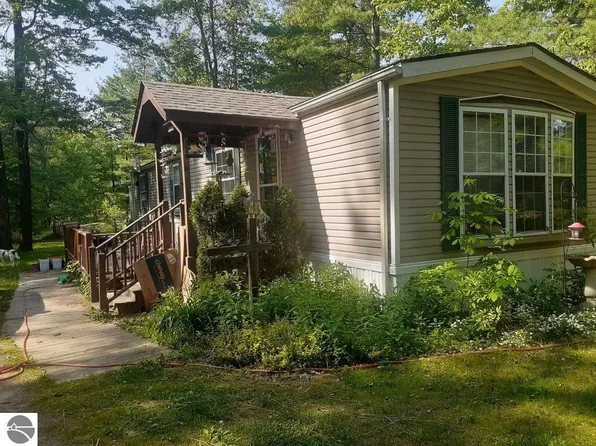 1145 Horseshoe Dr, Alger, MI 48610
