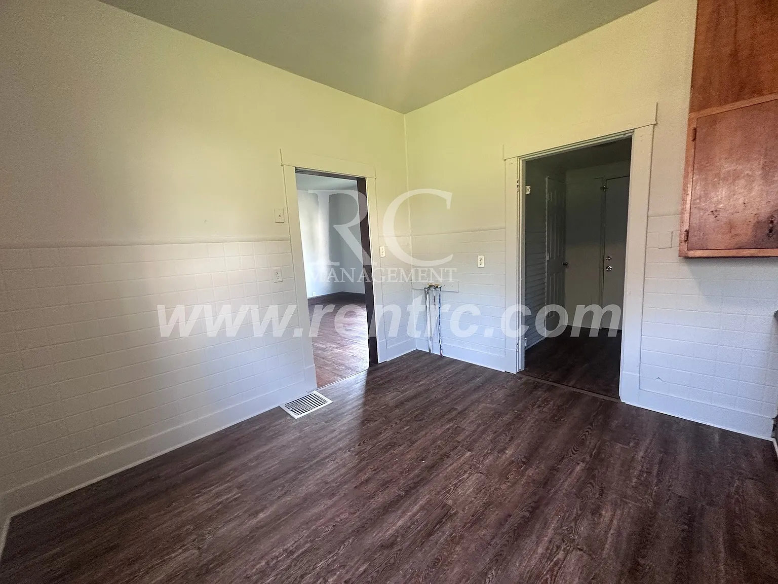 3 bed, 1100 sqft, $895 — Photo 3