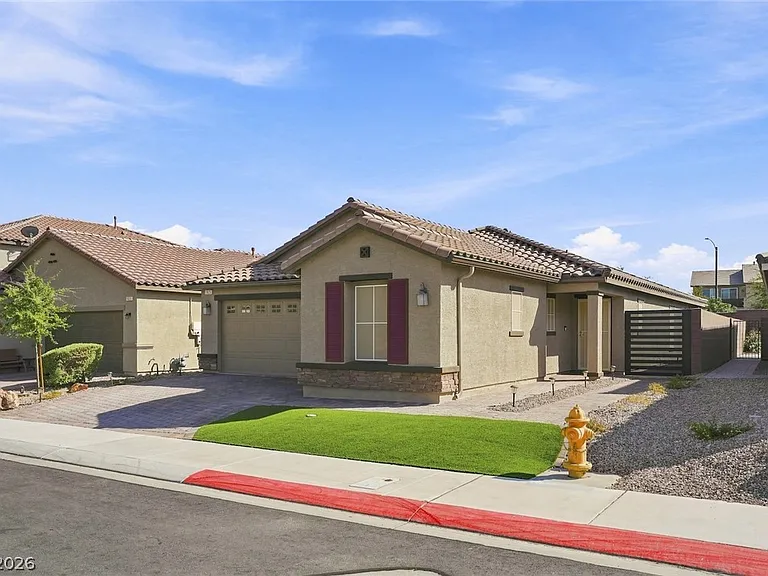 1525 Deep Valley Ave — Photo 2