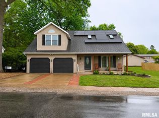 300 N Walnut St, Rochester, IL 62563