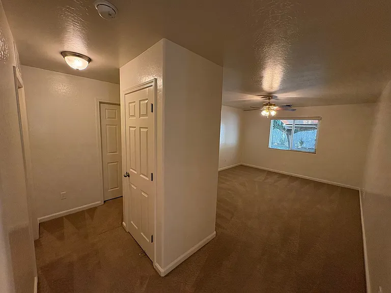 4704 W Rialto Ave — Photo 12
