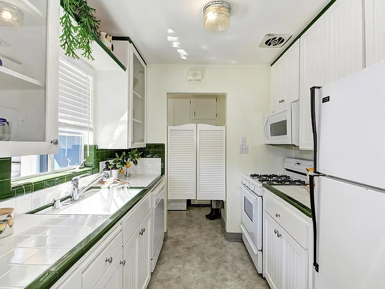 5210 J St — Photo 14