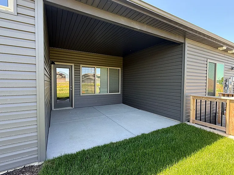 7007 Serpentine Dr — Photo 2