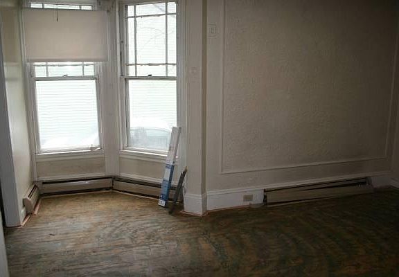 4th image of 130 Essex St APT A