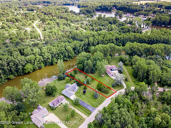 2nd image of 28 Lakeside Dr
