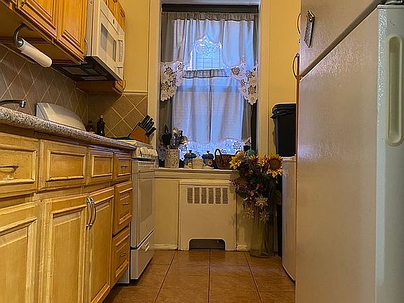 4th image of 32-20 91st St #E110