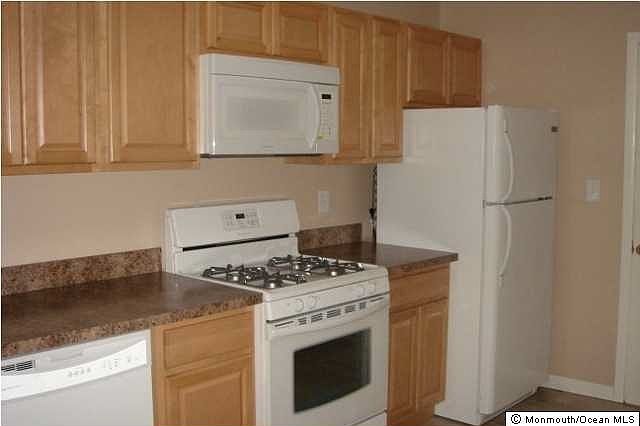 2nd image of 476 S Laurel Ave