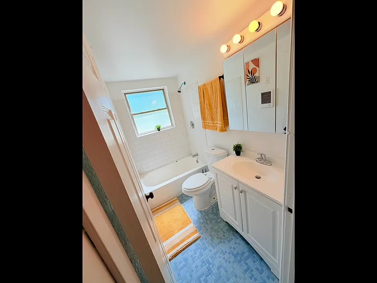 1437 Ambrose Ave #3 — Photo 15