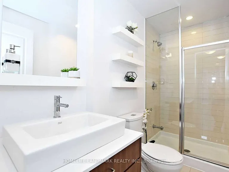 9201 Yonge St #NW-201 — Photo 8