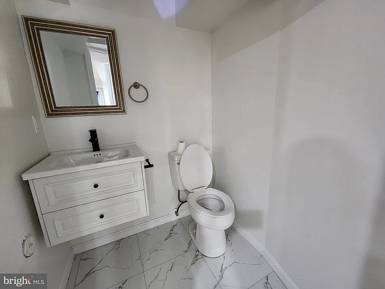 523 Wellesley St — Photo 9