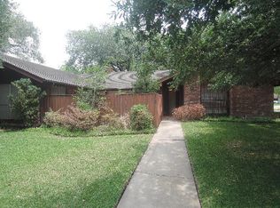 102 Salisbury Ln, Victoria, TX 77904