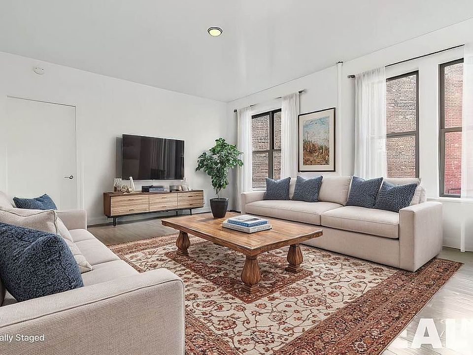 2nd image of 164 Waverly Pl APT 5C