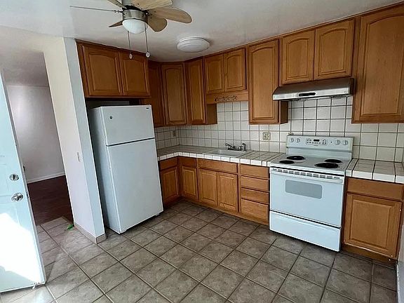 3rd image of 634 Bolton Ct #2