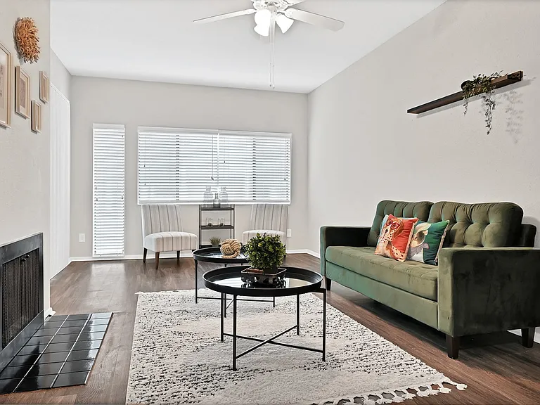 Augusta Court Apartments — Photo 5