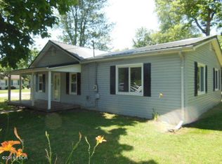 226 Smith Ave, Flora, IL 62839