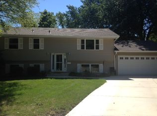 1226 Orchard Hill Ct, Villa Park, IL 60181