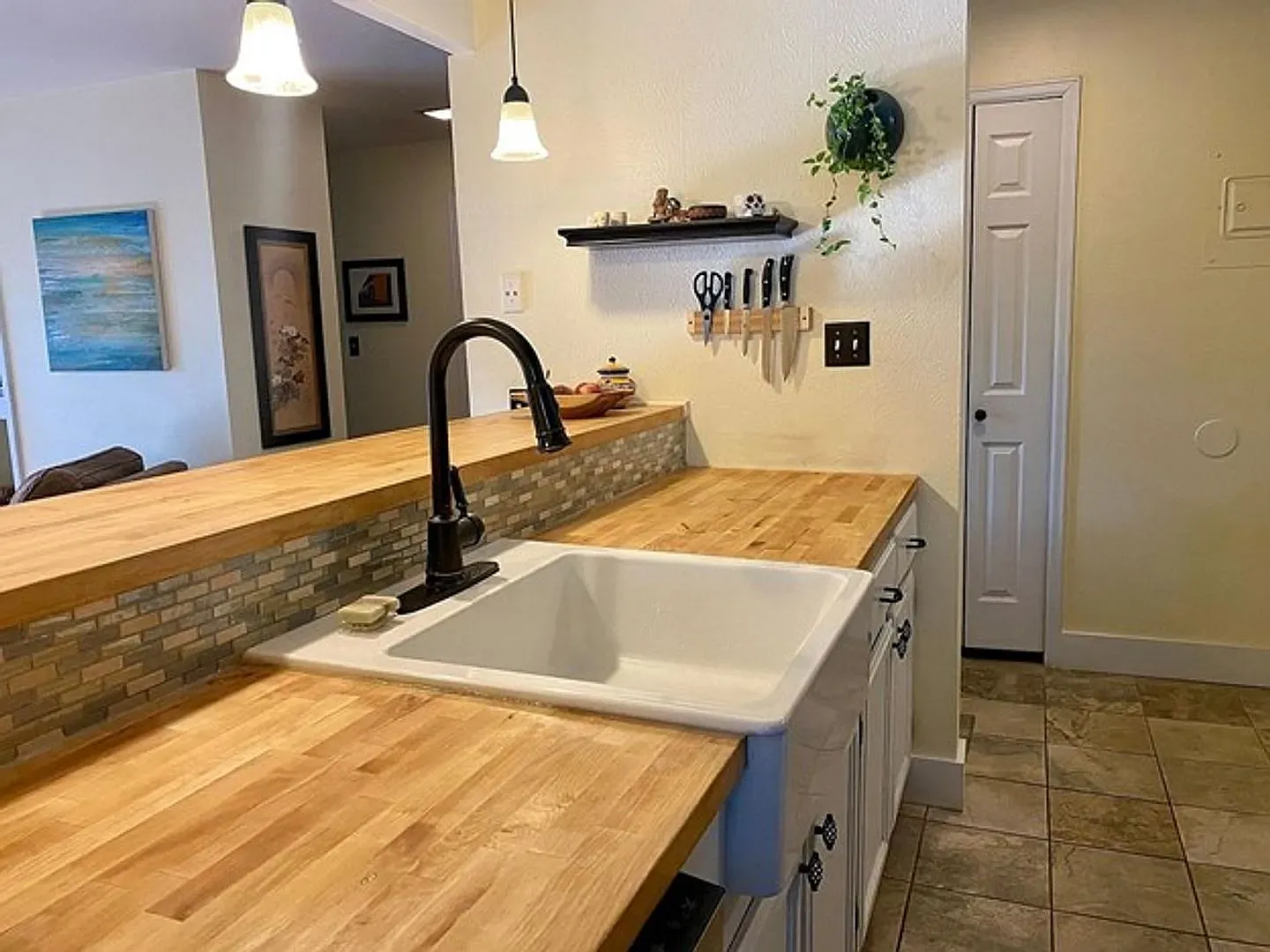 Fully Furnished Updated Turn-Key 2 Bed 1 Bath Condo Off Bike-Path & Next to Park. — Photo 4