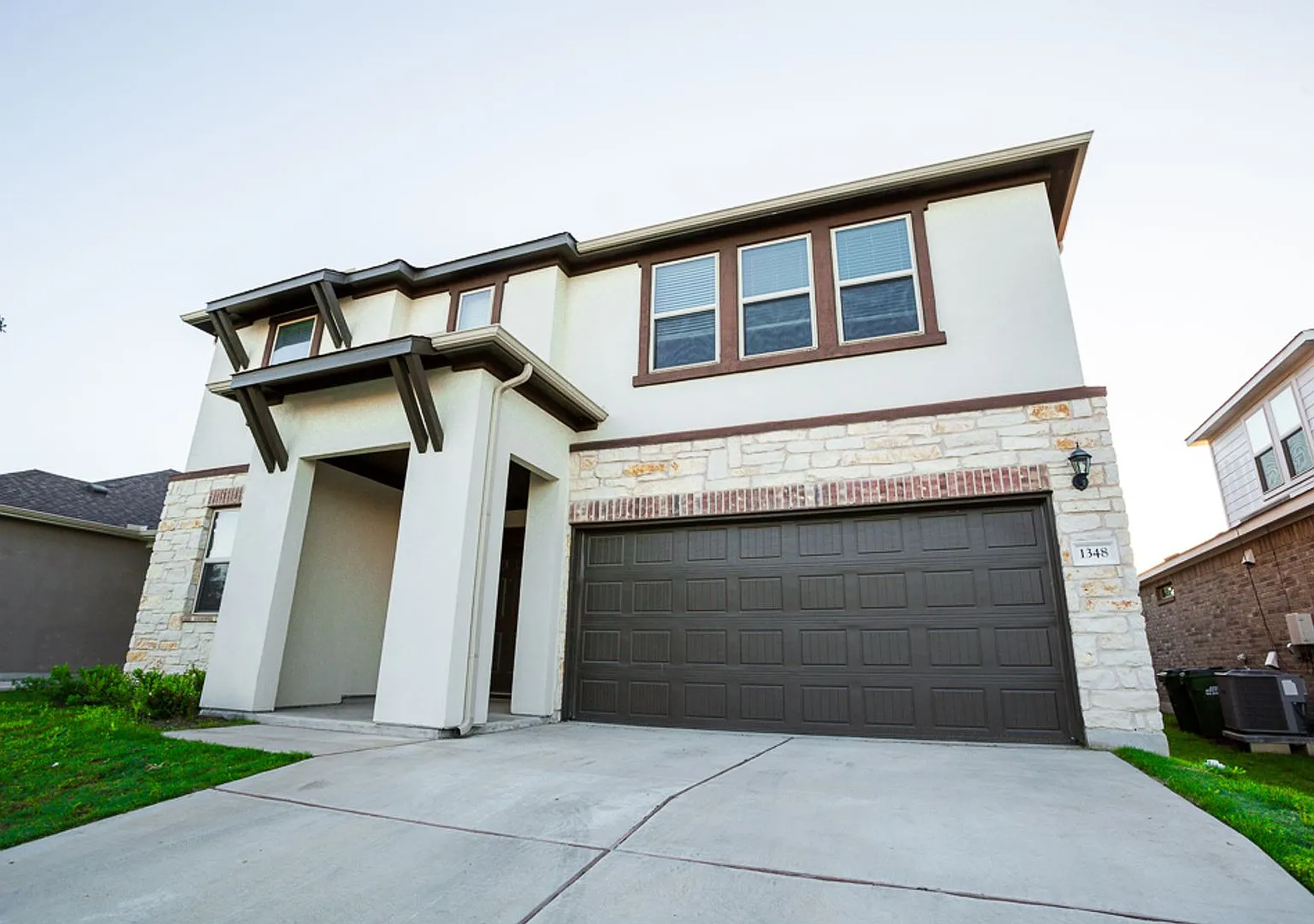 Spacious 5BR/3BA Home in Leander Open Concept, Quartz Kitchen & 2-Car Garage — Photo 2